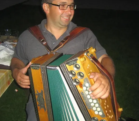 Bauernhof Pergila דירה